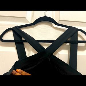 Torrid Size 5 Front Cross Sleeveless Tunic in Black 🖤🖤🖤